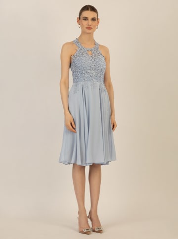 APART Sukienka w kolorze błękitnym