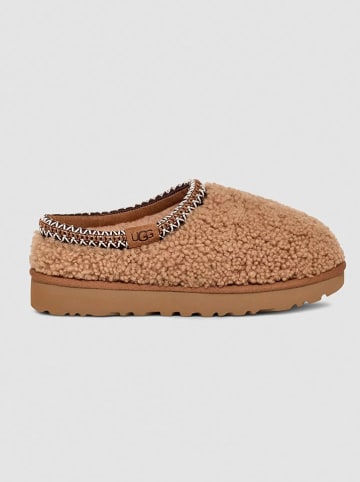 UGG Kapcie "Tasman Maxi Curly" w kolorze jasnobrązowym ze skóry owczej
