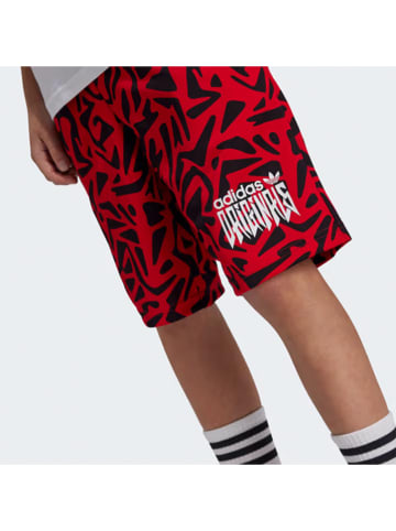 adidas Sweatshorts in Rot/ Schwarz