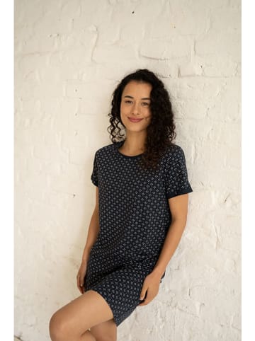 by Louise Nachthemd in Dunkelblau