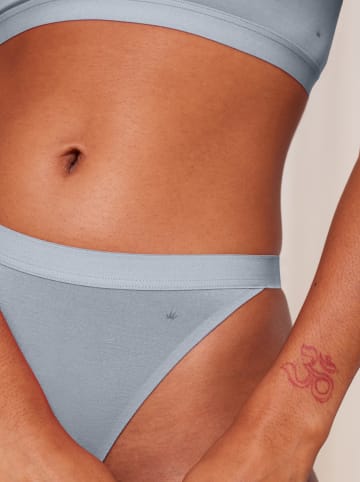Triumph Stringi high waist w kolorze błękitnym