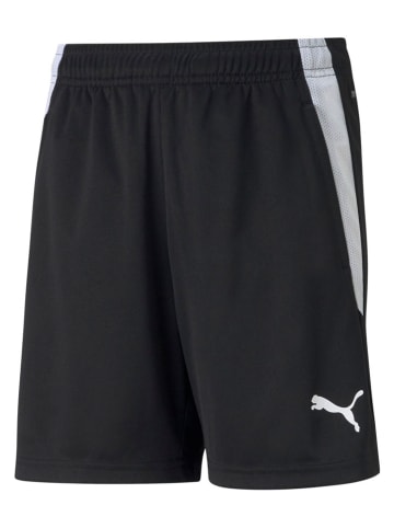 Puma Trainingsshorts in Schwarz
