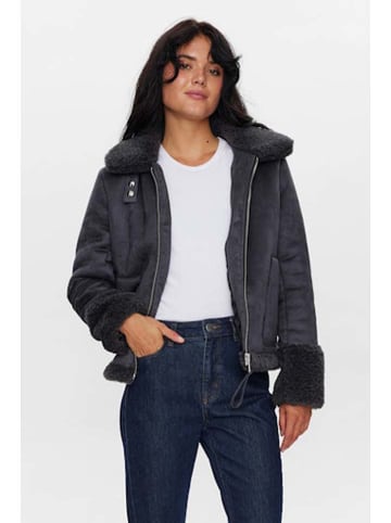 NÜMPH Übergangsjacke in Schwarz