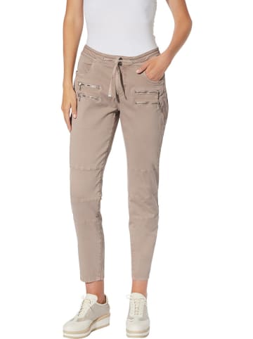 Heine Dżinsy - Slim fit - w kolorze beżowym