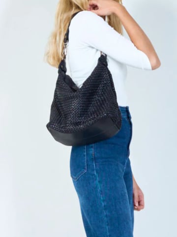 Amara Leder-Schultertasche "Merida" in Schwarz - (B)30 x (H)30 x (T)14 cm