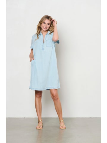 &Co Woman Sukienka dżinsowa "Joanna" w kolorze błękitnym