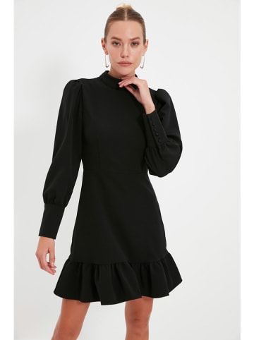 trendyol Kleid in Schwarz