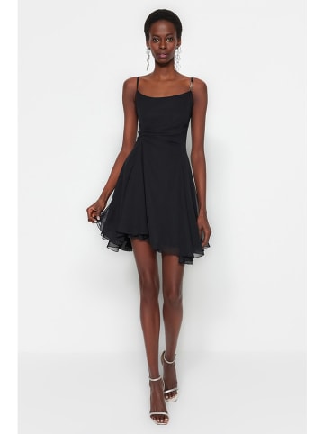 trendyol Sukienka w kolorze czarnym