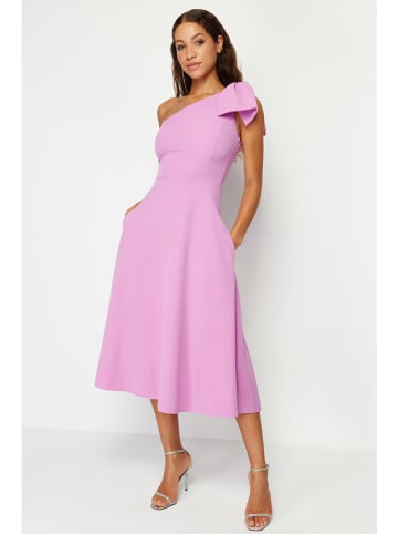 trendyol Kleid in Rosa