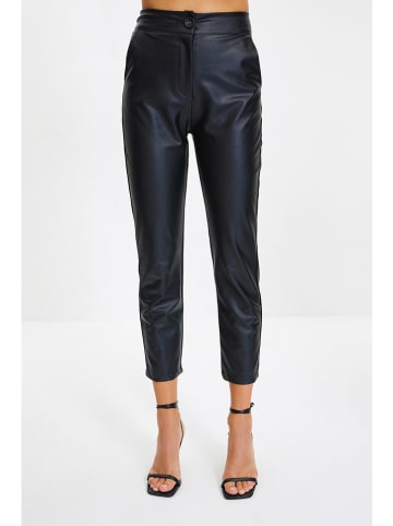 trendyol Hose in Schwarz
