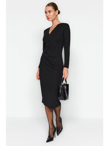 trendyol Kleid in Schwarz