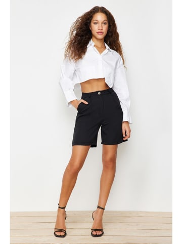 trendyol Bermudas in Schwarz