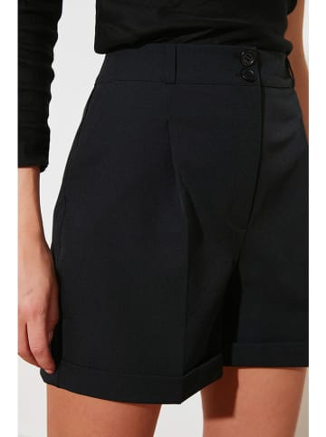 trendyol Shorts in Schwarz