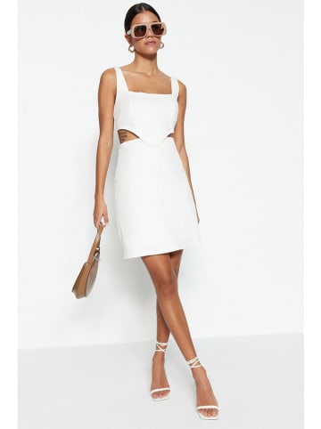 trendyol Kleid in Creme