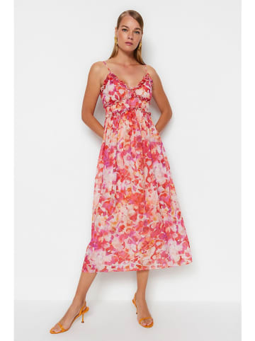 trendyol Sukienka w kolorze koralowo-kremowym