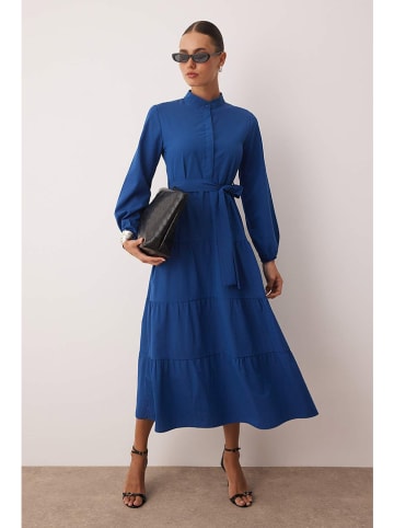 trendyol Kleid in Dunkelblau