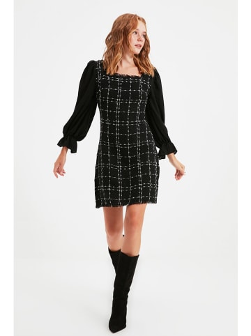 trendyol Kleid in Schwarz/ Weiß