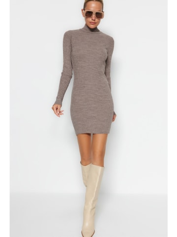 trendyol Strickkleid in Braun