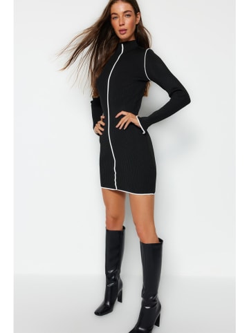 trendyol Kleid in Schwarz