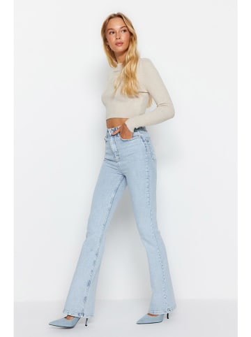 trendyol Dżinsy - Flare fit - w kolorze błękitnym