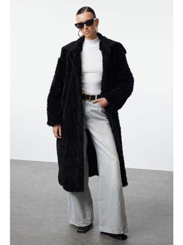 trendyol Teddymantel  in Schwarz