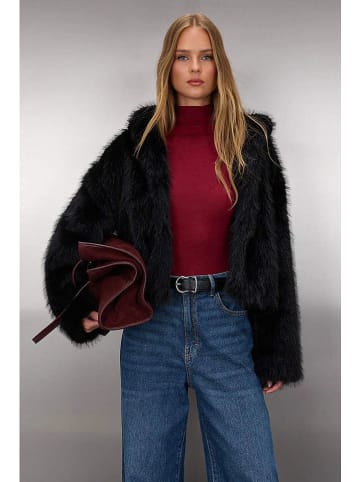 trendyol Teddyjacke in Schwarz