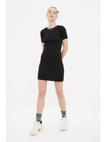 trendyol Kleid in Schwarz