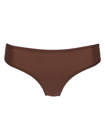 Skims String in Braun