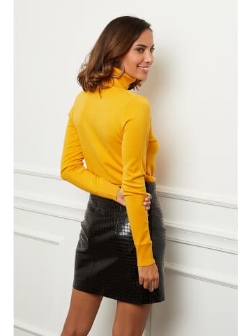 Soft Cashmere Golf w kolorze żółtym