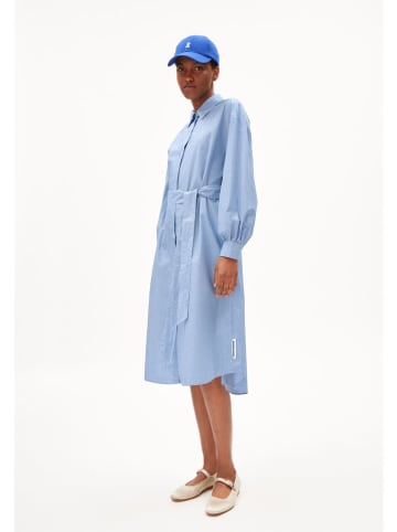 armedangels Sukienka koszulowa "Suriaana" w kolorze błękitno-białym