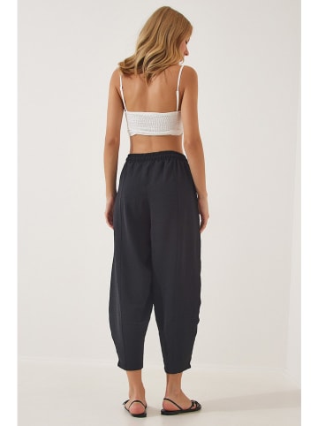 Happiness Istanbul Spodnie w kolorze czarnym