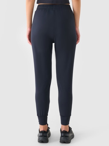 4F Spodnie sportowe w kolorze czarnym