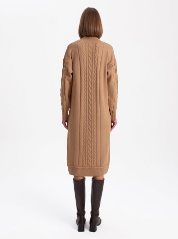 BGN Sukienka dzianinowa w kolorze jasnobrązowym