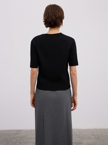 BGN Sweter w kolorze czarnym