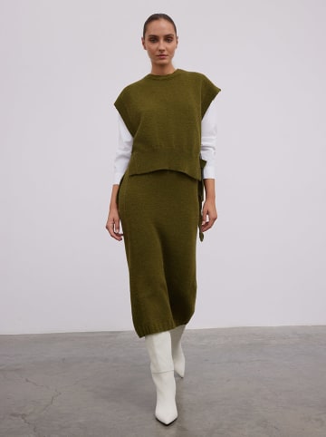 BGN Sweter w kolorze khaki