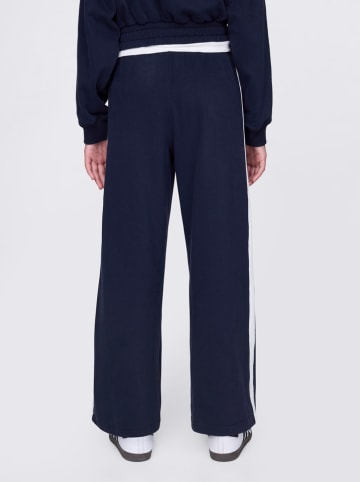 GAP Spodnie dresowe w kolorze granatowo-białym