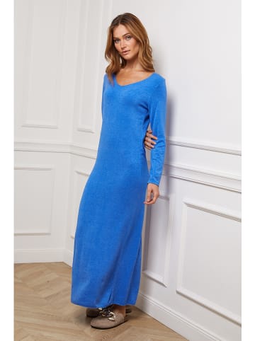 Joséfine Sukienka dzianinowa "Dovel" w kolorze niebieskim