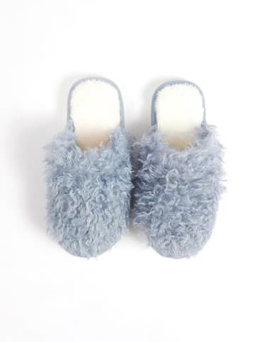 admas Kapcie w kolorze błękitnym