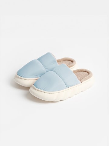 admas Hausschuhe in Hellblau