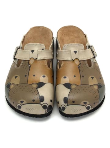 Calceo Clogs in Braun