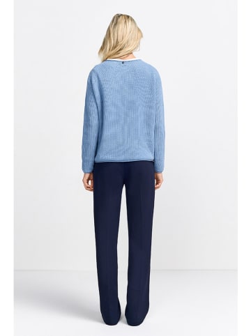 Rich & Royal Sweter w kolorze błękitnym