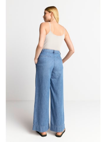 Rich & Royal Top w kolorze kremowym