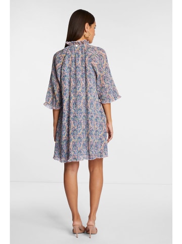 Rich & Royal Kleid in Rosa/ Blau