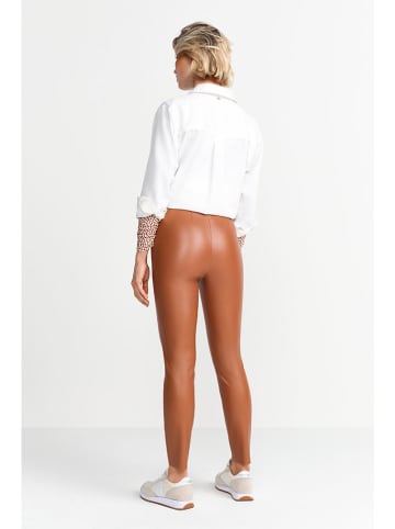 Rich & Royal Spodnie w kolorze karmelowym ze skóry syntetycznej