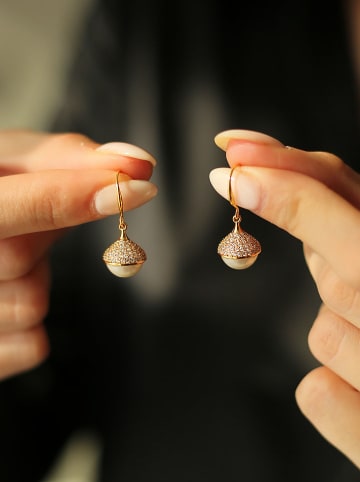 Pierres delicates Verzilverde oorhangers met parels en edelstenen