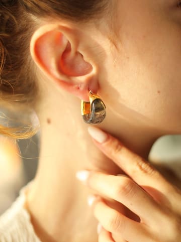 Pierres delicates Vergulde creolen met parelmoer