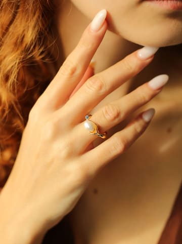 Pierres delicates Pozłacany pierścionek z perłą i cyrkoniami