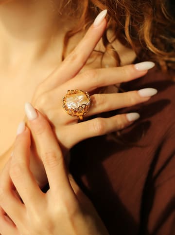 Pierres delicates Pozłacany pierścionek z masą perłową i cyrkoniami