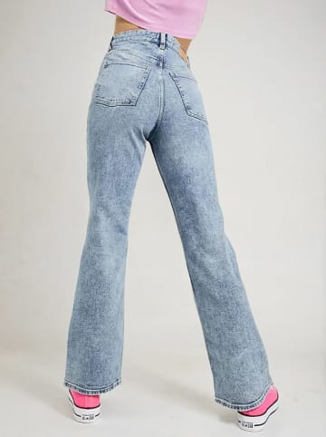Monki Jeans - Regular fit - in Hellblau
