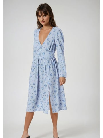 Monki Sukienka w kolorze błękitnym